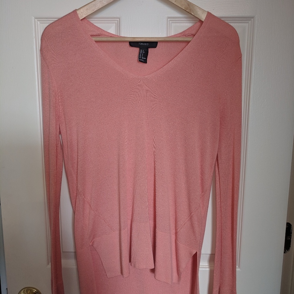 Long sleeve v neck light weight sweater